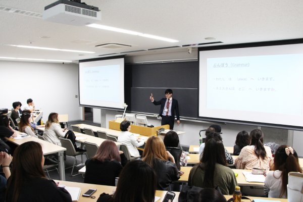 東洋学園大学_卒業生による講義