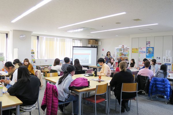 東洋学園大学_English Lounge