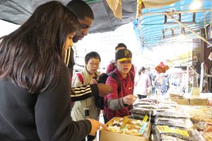 東洋学園大学_SHSUinTOGAKU2018_築地ツアー_場外市場