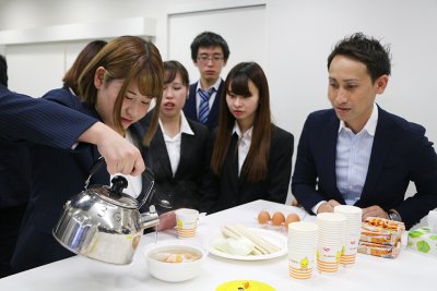 東洋学園大学_日清食品と八塩ゼミの産学連携_しろたまチャレンジ