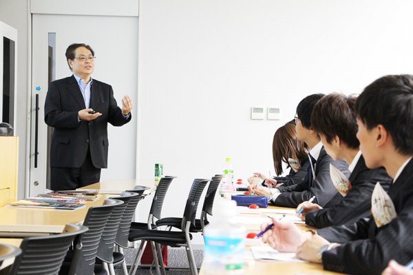 東洋学園大学_本庄ゼミ講演会_日世株式会社茨田氏