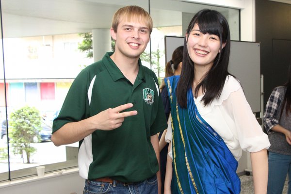 東洋学園大学_スリランカ・デー_民族衣装
