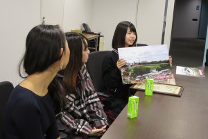 東洋学園大学_理事長らに活動報告（荻野ゼミ）