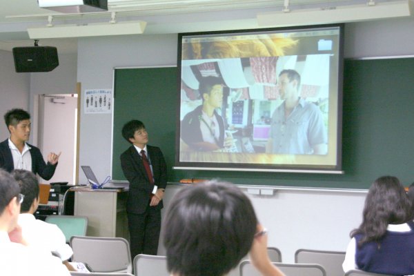東洋学園大学_訪問講義_泰松先生、学生