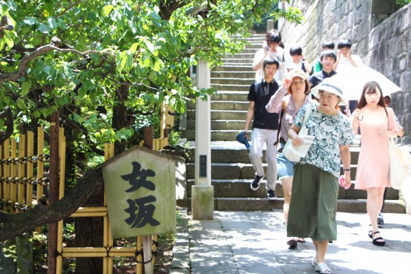 東洋学園大学_本郷の歴史と文学_湯島天神（女坂）
