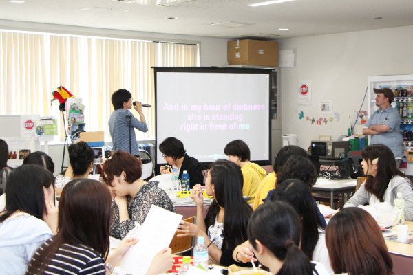東洋学園大学_English Loungeカラオケイベント