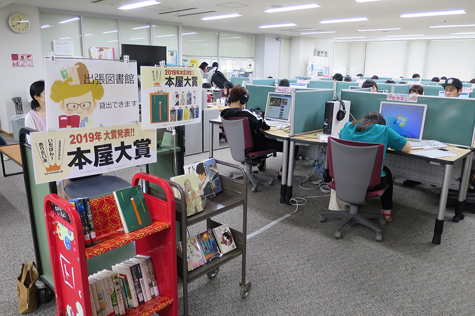 東洋学園大学_「出張図書館」