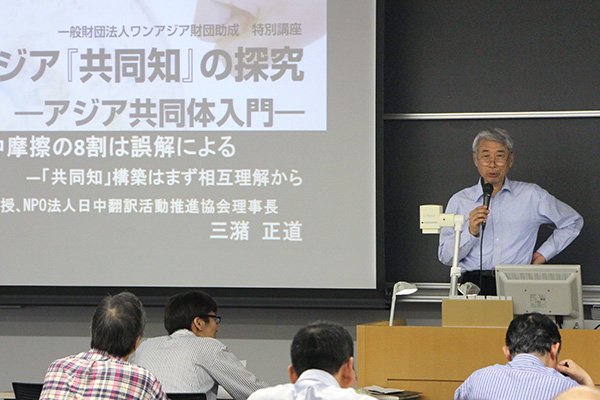 東洋学園大学_三潴正道氏の講義風景