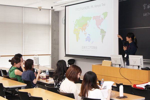 東洋学園大学_富塚氏による昼休みの特別講座