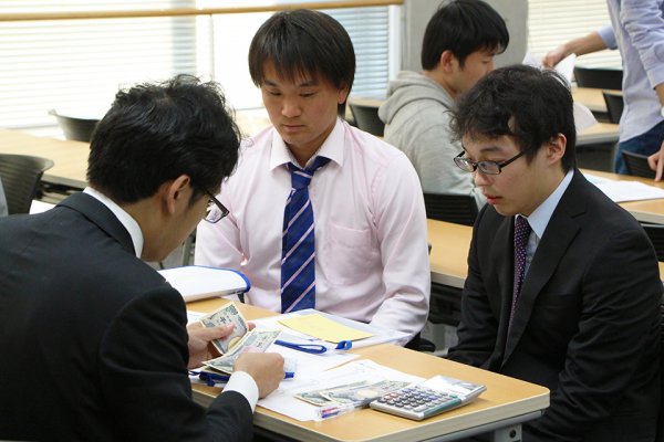東洋学園大学_現代経営学部_起業体験プログラム監査風景