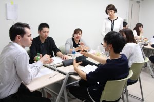 東洋学園大学_社員の方々とのディスカッション02