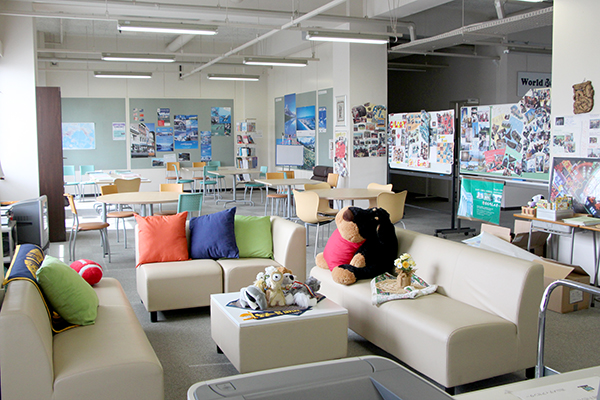 東洋学園大学_English Lounge（千葉・流山キャンパス）