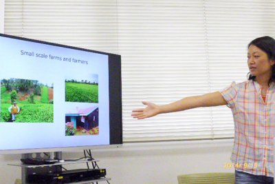 東洋学園大学_ICP授業風景_卒業生富塚さん