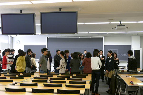 東洋学園大学/社会人と学生との交流会