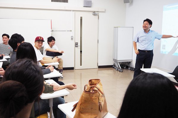 東洋学園大学_泰松ゼミと韓国の学生との合同ゼミ_授業風景
