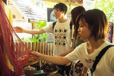東洋学園大学_ラオス研修_伝統織物センター
