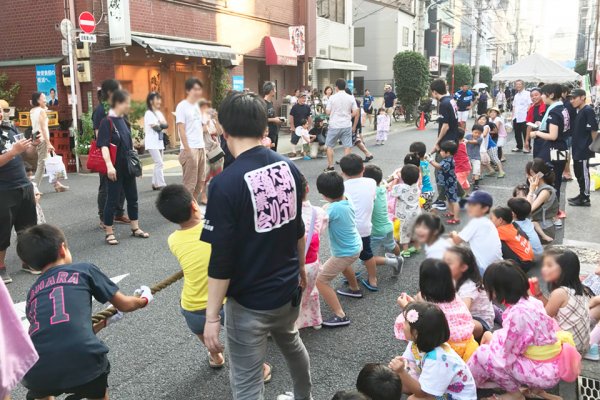 東洋学園大学_大横丁通り商店街納涼祭ボランティア2018