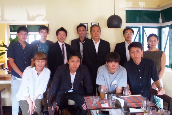 東洋学園大学_在ネパール日本国大使との記念撮影