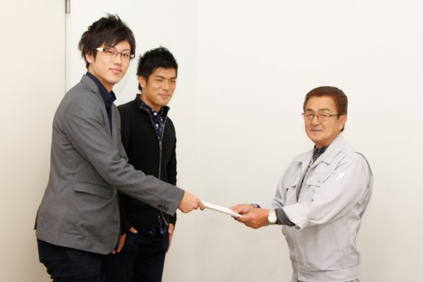 東洋学園大学_大槌大学参加学生と関館長
