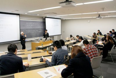 東洋学園大学_WWF山岸氏の講義風景