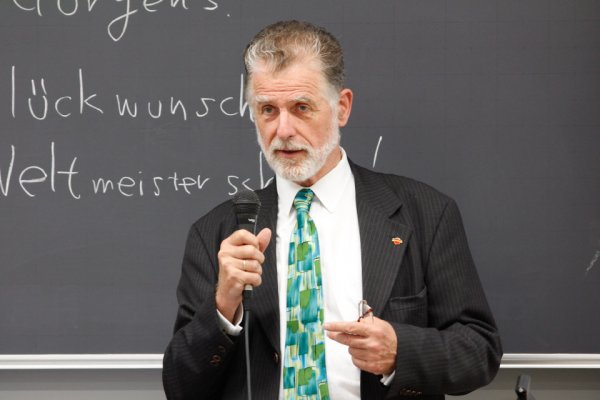 東洋学園大学_ルッツ・ゲアゲンス氏