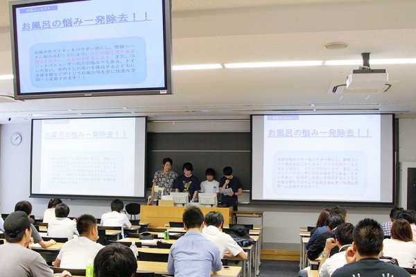 東洋学園大学_商品開発プレゼン風景