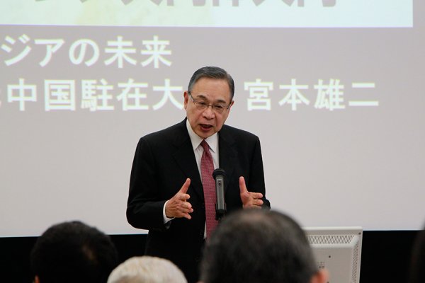 東洋学園大学_元中国駐在大使・宮本氏の講義