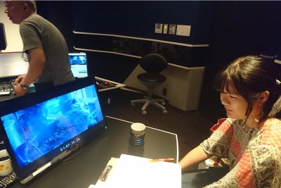 東洋学園大学_ナレーションチェックをするゼミ長
