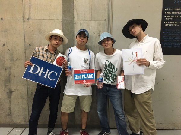 東洋学園大学_CRESCENDOメンバー（右から2人目が在学生）