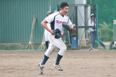 東洋学園大学_三振を奪い吠える松永投手