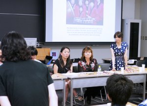 マウイ太鼓奏者　フクモト氏講義風景/東洋学園大学