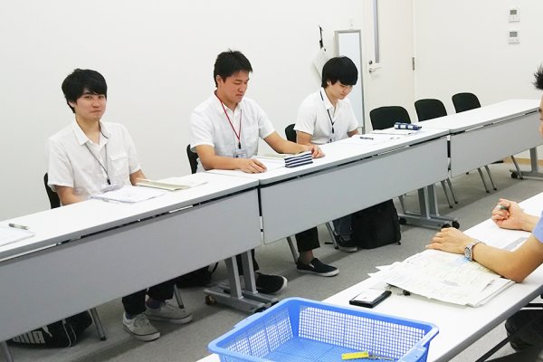 東洋学園大学_畔上ゼミ合宿_市役所でのインタビュー