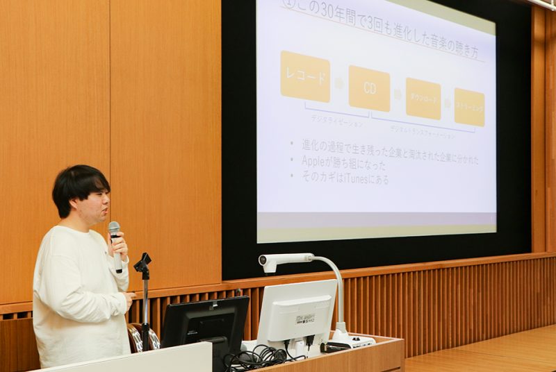 学園祭で開催された2019年度現代経営学部ビジネスプレゼンテーション大会の模様