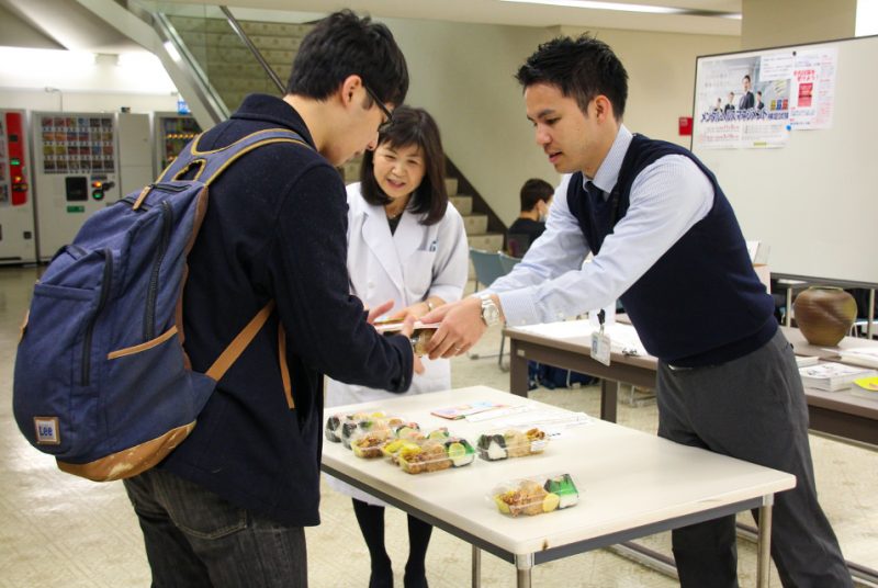 朝ごはんの大切さを学ぼう。年末の「食生活応援プロジェクト」報告