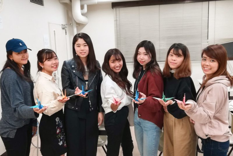 英語コミュニケーション学科の学生とICPの1年生がTOKYO2020の「PEACE ORIZURU」活動に参加