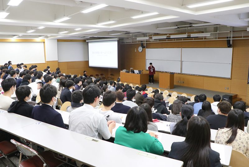 入試合格者が一足早く来学！学部・学科の教員や先輩が登壇した入学予定者講習会