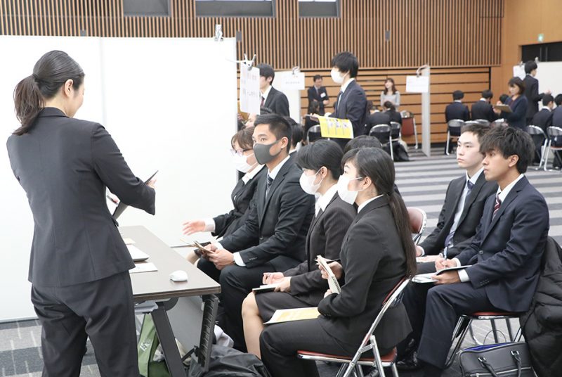 50社以上の採用担当者が来学。キャリアセンター主催の3年生向け就活イベントの様子