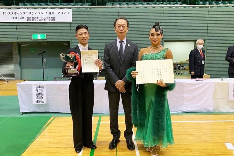 英コミ学科1年生が社交ダンスの公認競技会JDSF A級戦で優勝！今月は国内最高峰の大会・三笠宮杯に出場