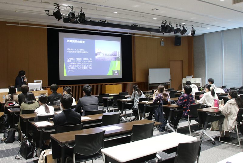 公認心理師課程の履修者が5領域での実習成果を報告。心理実習成果報告会