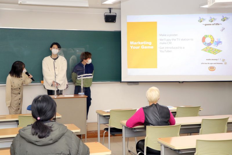 現代経営学部の1年生が英語でのプロジェクトマネジメント＆ビジネスプレゼンに挑戦！