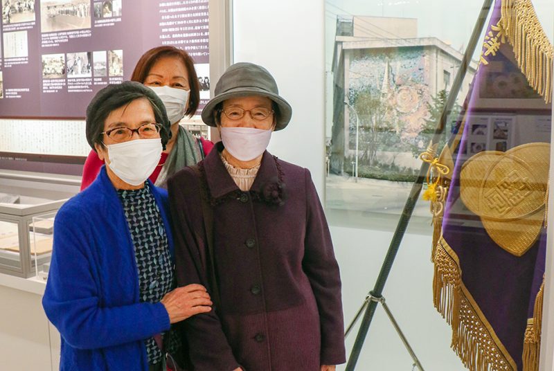 東洋女子短期大学卒業生と見る、フェニックス・モザイク竣工60周年記念ミニ企画展