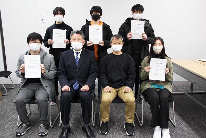 学部長賞を授与（心理学検定1級合格および2級合格）