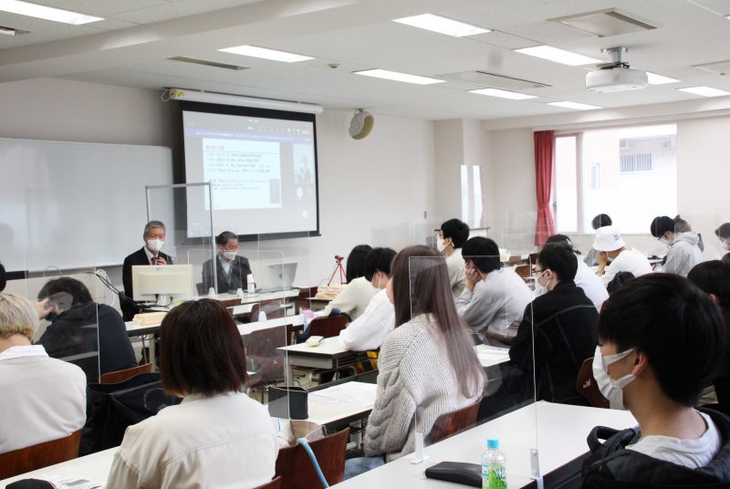本学理事長と文京学院大学理事長が対談。単位互換科目「経営者論（文京学院大学）の特別講義