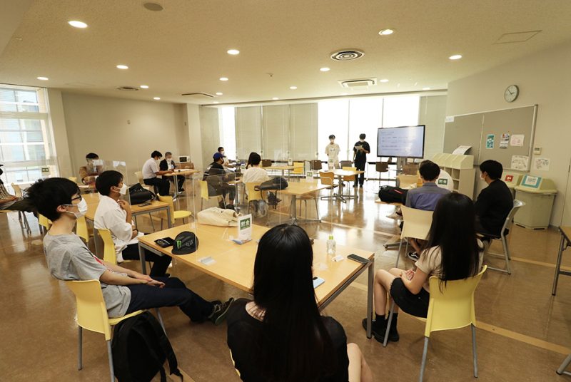 学生が考える「未来型の学食」を提案！新商品開発ゼミによる学食リノベーション案最終発表の様子