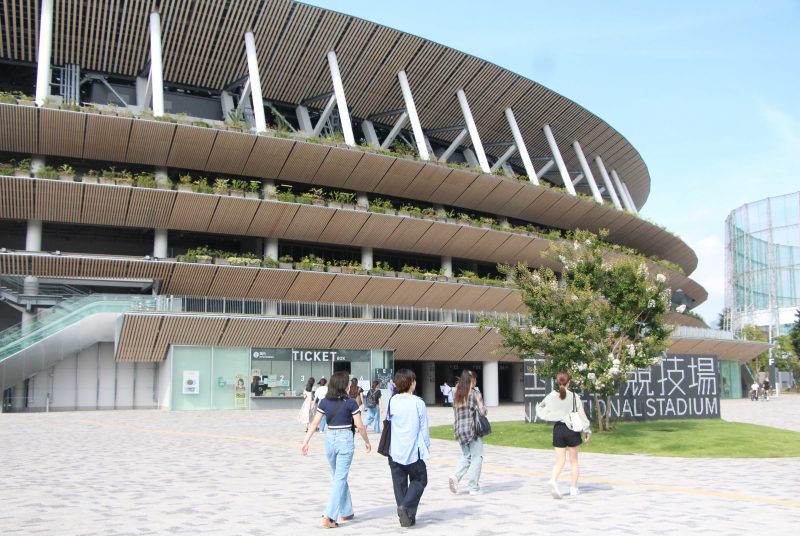 東京2020大会の舞台を視察。泰松ゼミの国立競技場スタジアムツアー