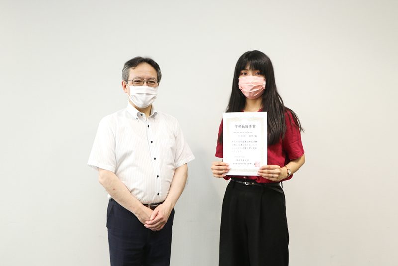 学部長賞を授与（簿記検定2級）