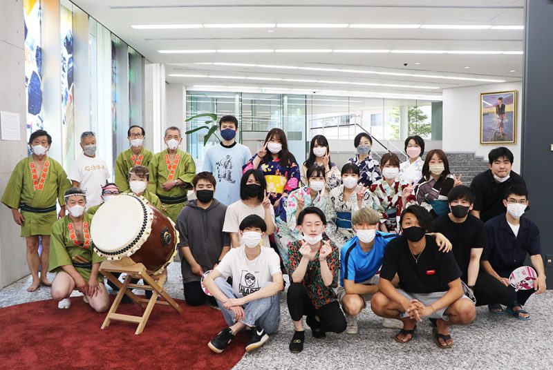 地元商店街のイベントに宮園ゼミが協力！防犯・SDGs啓発や盆踊り大会で地域の方々と交流