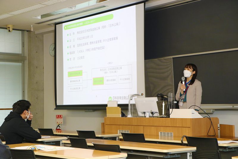 新規ビジネスの創業を実践的に学ぶ。「起業ショップ経営」と日本政策金融公庫のコラボ授業