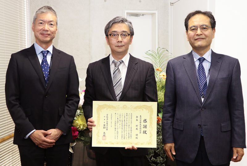 東洋学園大学同窓会から開学30周年記念寄付金への御礼と感謝状贈呈式のご報告