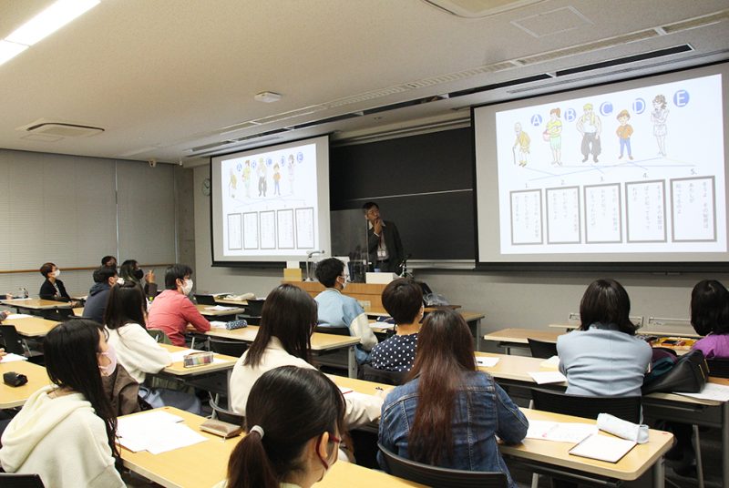 フィクションの中で活躍する「役割語」とは。言語学者の金水敏氏がグロコミ学部でゲスト講義